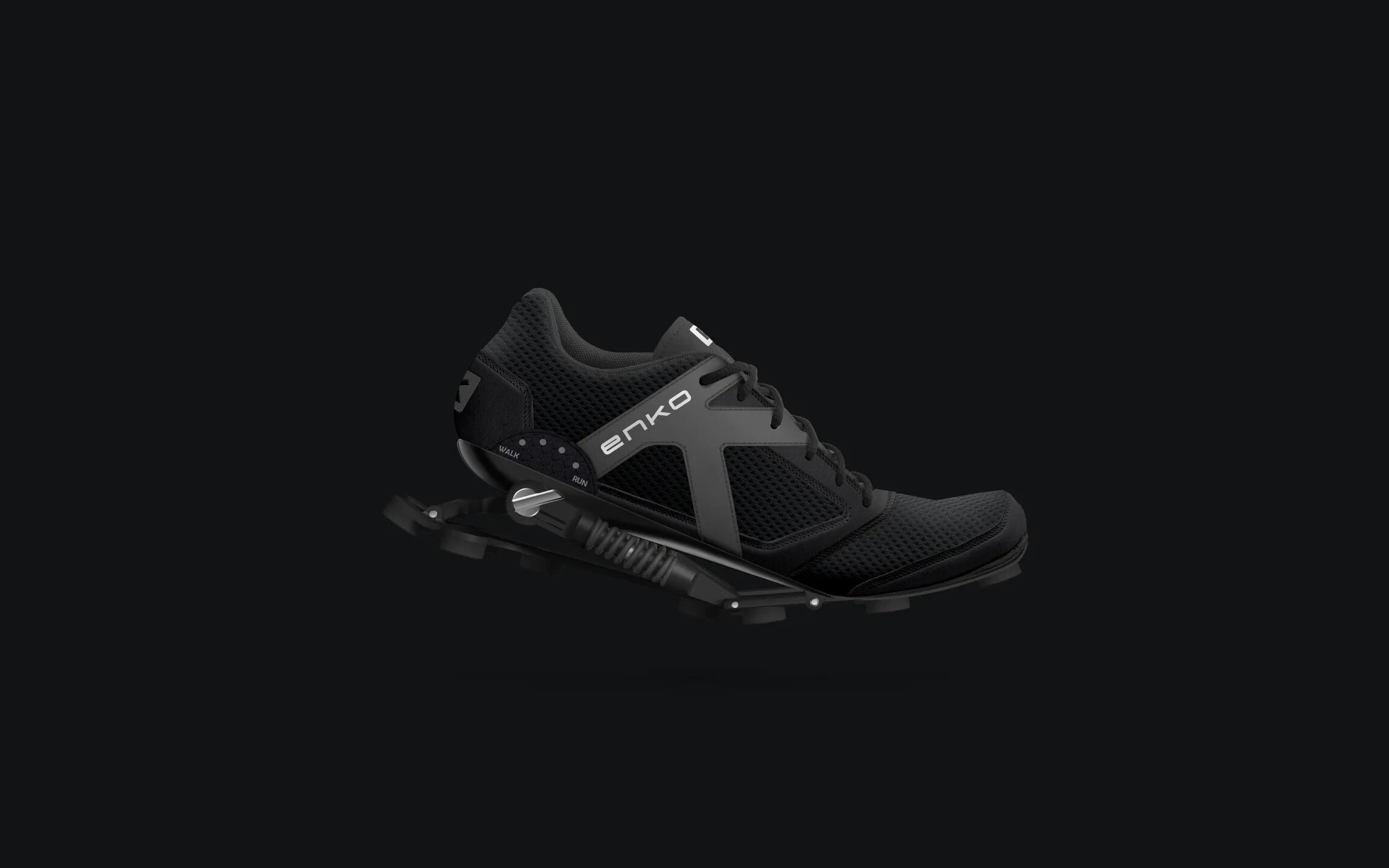 Chaussure de running Enko sur fond noir absolu, semelle technologique distinctive, photographie produit premium Cubedesigners