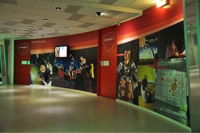 Scénographie murale cité de l'espace