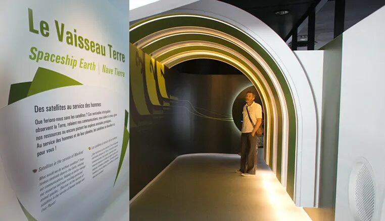 Conception scénographie exposition Cité de l'Espace - Le Vaisseau Terre tunnel immersif satellites environnement par cubedesigners